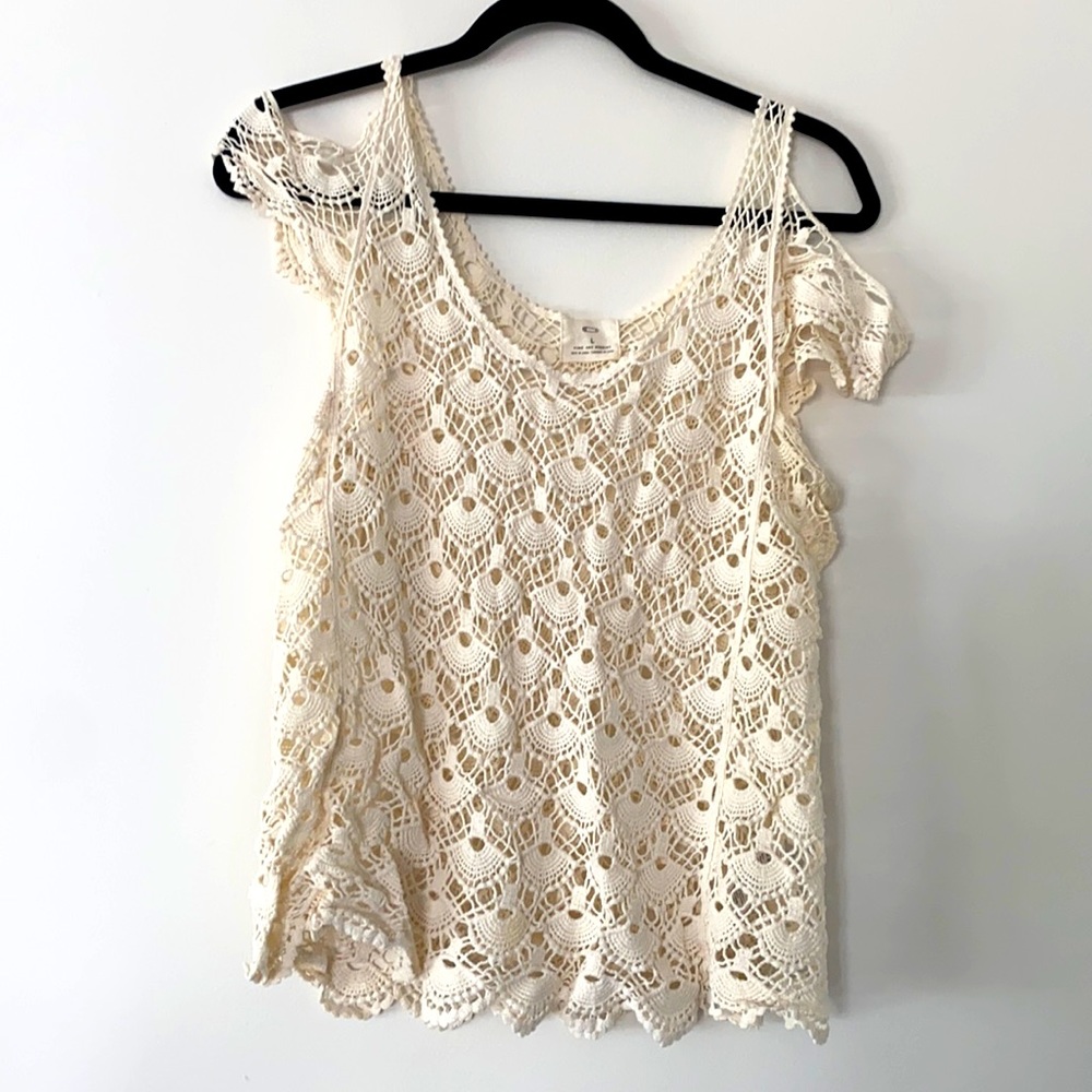 Pins + Needles Crochet Capsleeve Cold Shoulder (L)